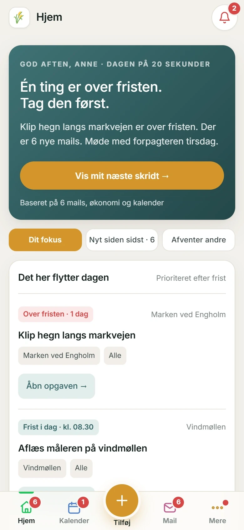 Hjem-siden på en mobil med dagens fokus og bundmenu